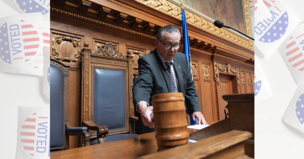 wisconsin republican rep. bob donovan using gavel