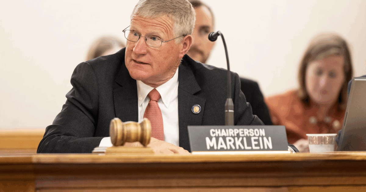 wisconsin republican howard marklein at desk